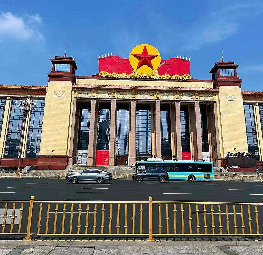 正在江西美术馆（南昌万岁馆）展出的姚永康老师七十年代的瓷雕精品[玫瑰][玫瑰][