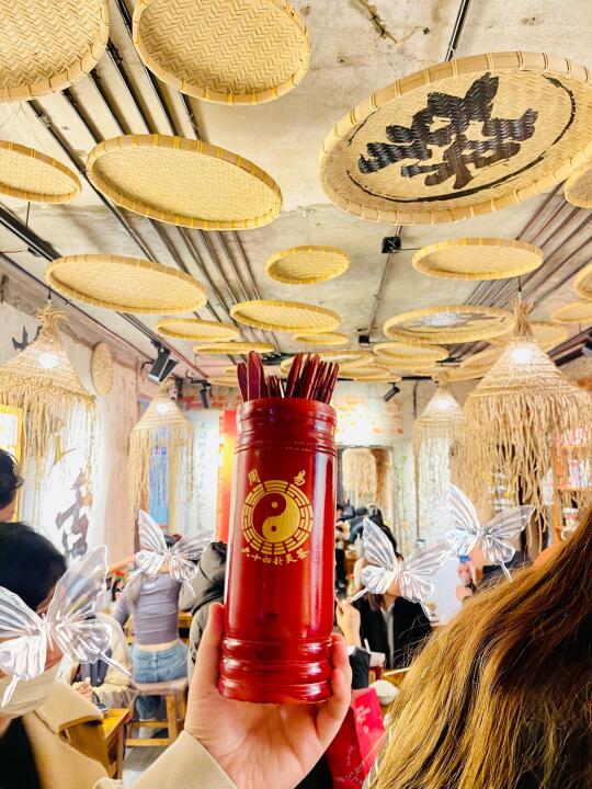 🔥排队2小时也要吃！摇签儿上餐太会玩了！