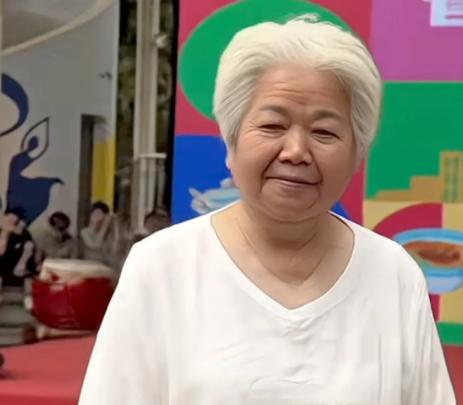 岁月太催人！当年家喻户晓的央视 “国脸” 邢质斌，如今变化大到认不出！近日她罕见