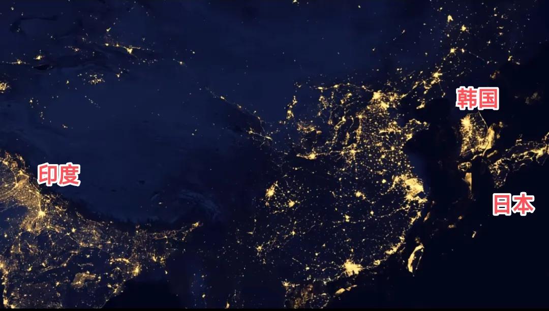 虽然印度有14亿人口，日本与韩国加起来不到2亿人口。但是从夜景灯光图看印度的繁华