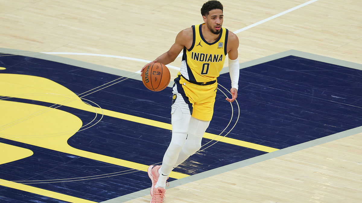 🏀 472天，他真的回来了 哈利伯顿今天上午在母校爱荷华州立的主场，打完了跟腱