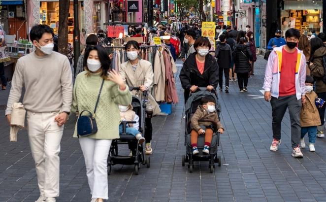 韩国生育率突然上来了，这是因为，韩国终于发现了解决单身男性结婚难题，到底症结在哪