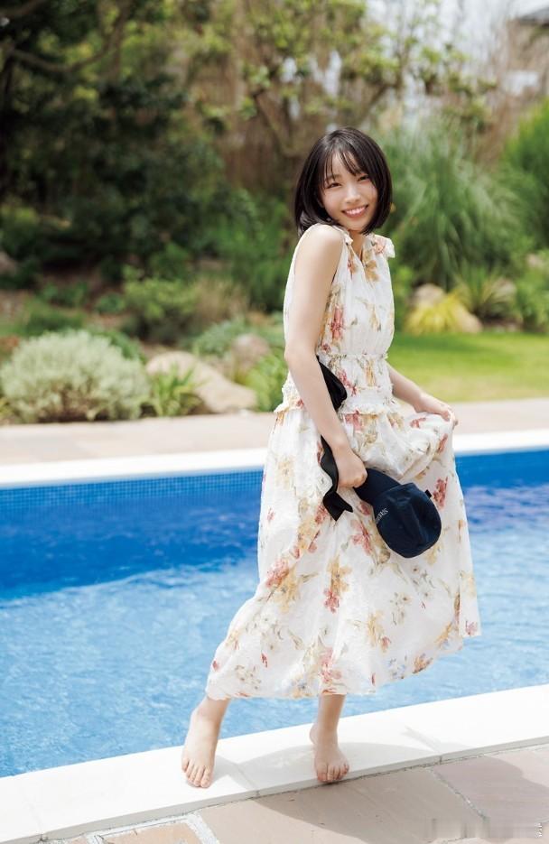 杂志AI修图出事？日偶像拍写真惨变「六指琴魔」日本偶像女团日向坂46的19岁成员