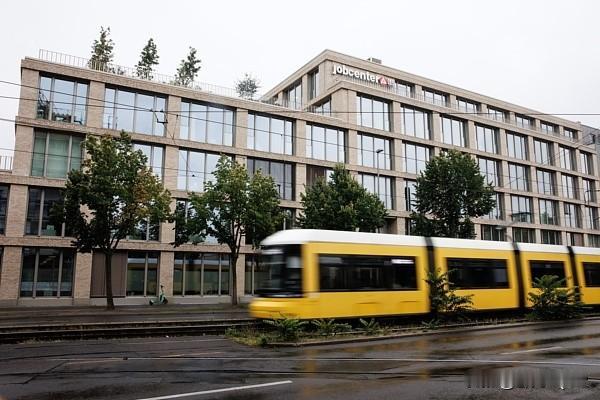 德国失业率上升至历史新高：根据德国官方1月7日发布的数据，2025年他们的失业率