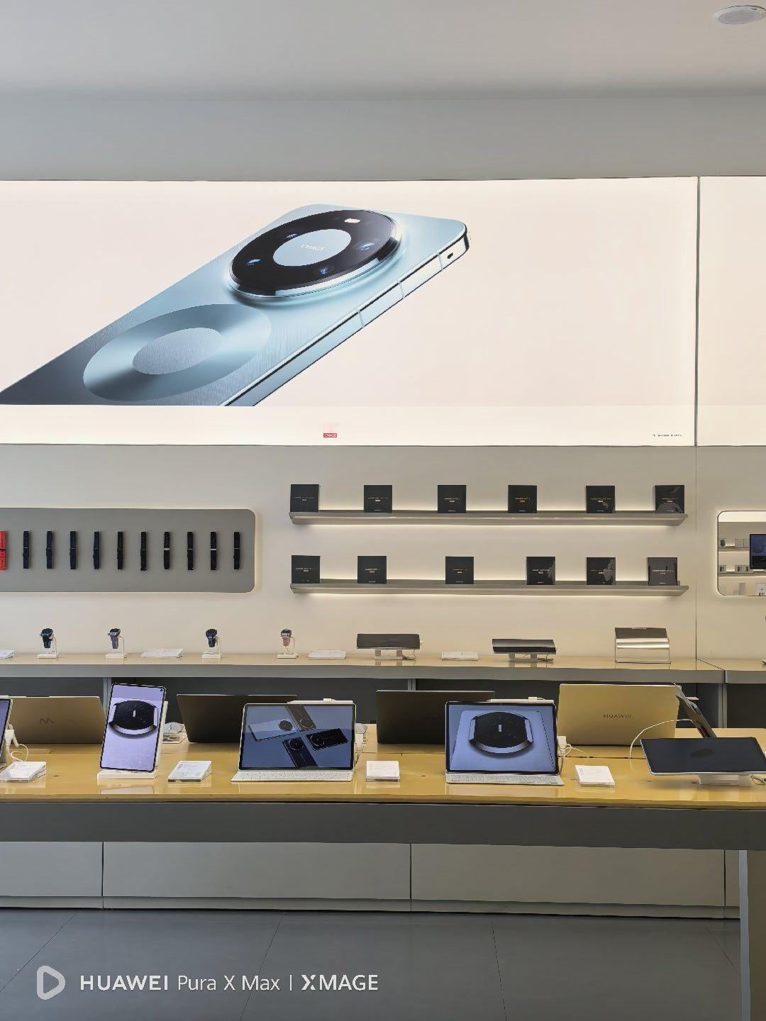 华为PuraXMax拍照还是很不错的，展开全屏应用微博适配很不会错，打字很方便 