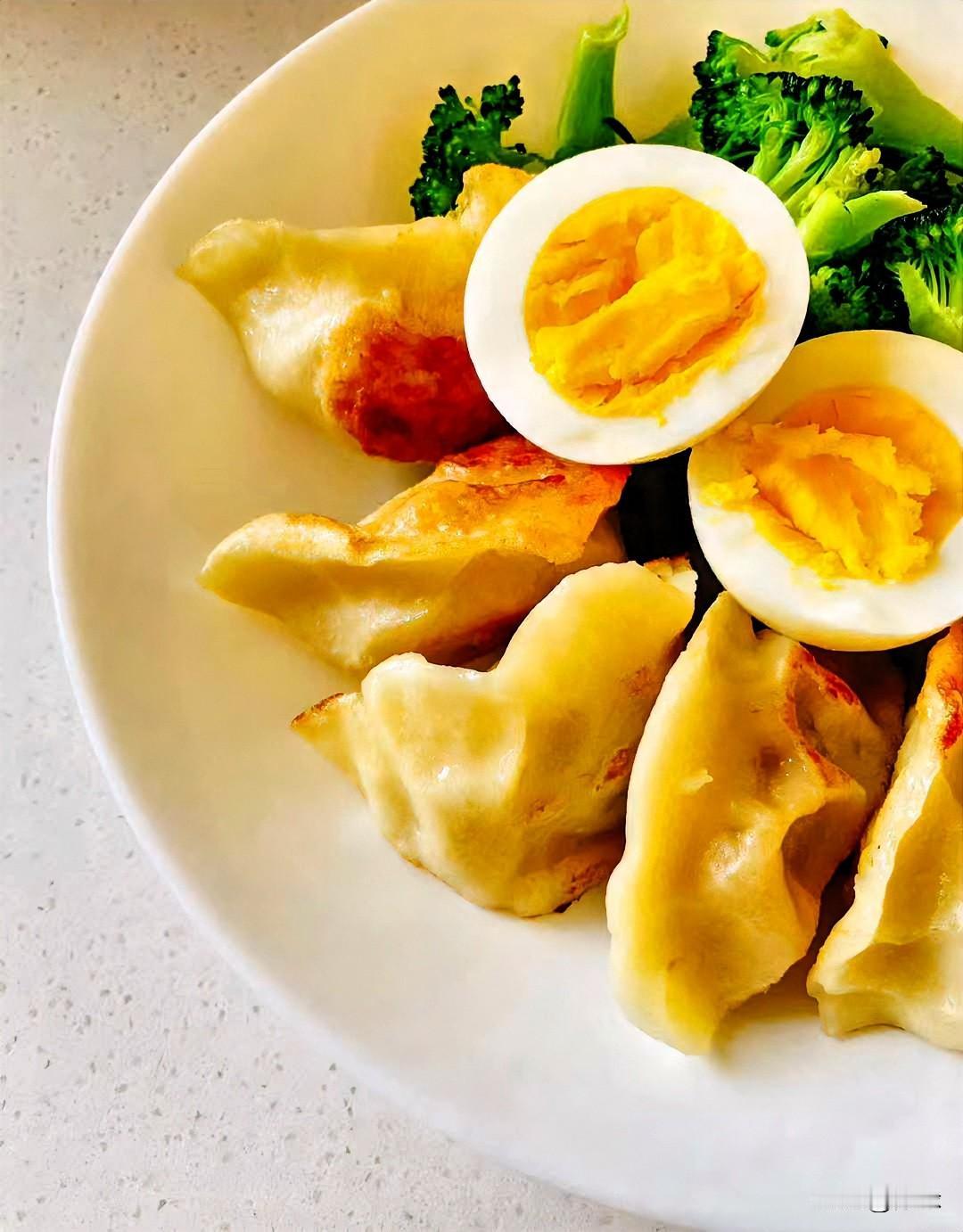 岁月短短长长
来不及凝望
四季的诗篇已写到最后一章

人生没有那么多来日方长
值