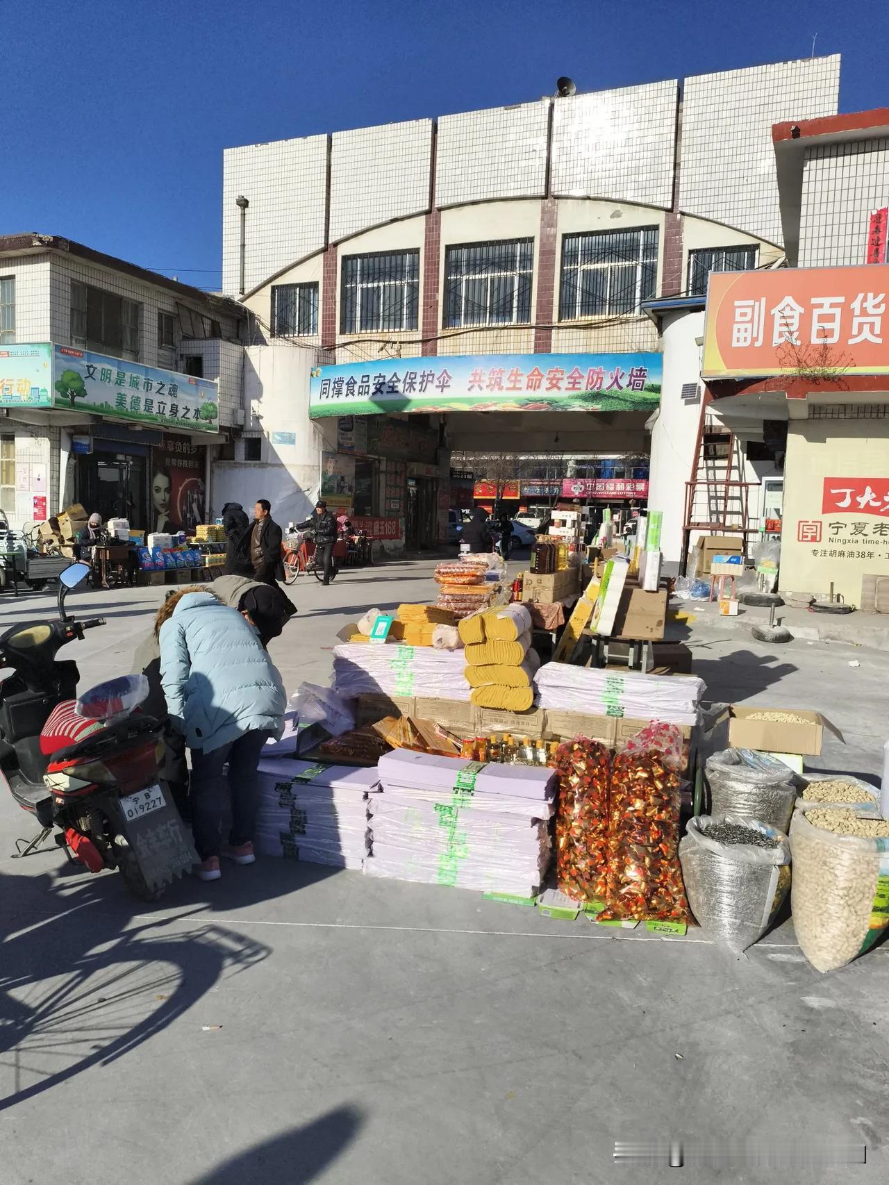 又是一年追思日，
今天冬至，一年中最寒冷的节气，也是中国的传统节日，“鬼节“
我