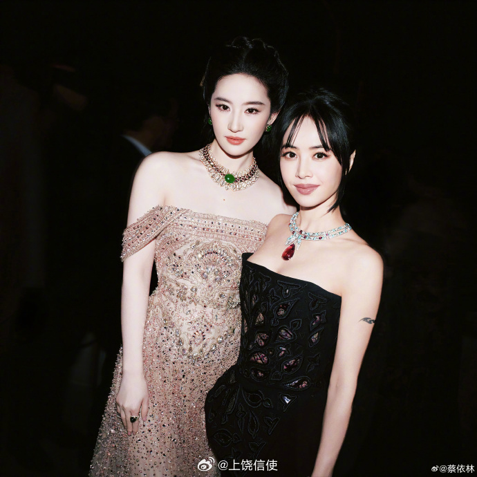 蔡依林刘亦菲合照 两位都好美！ ​​​