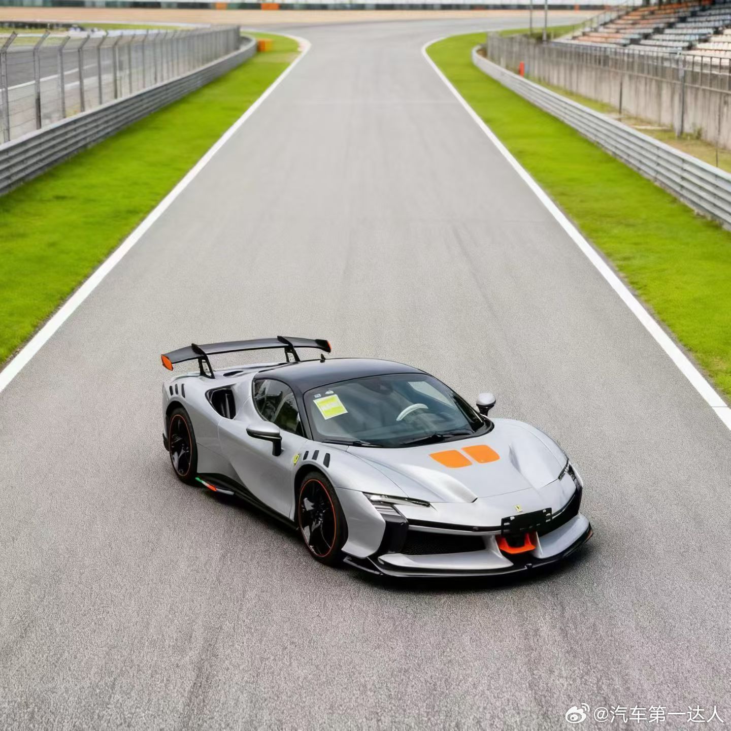 法拉利SF90 XX ATELIER 特殊配迎与西置，准新车，25年10月上牌，