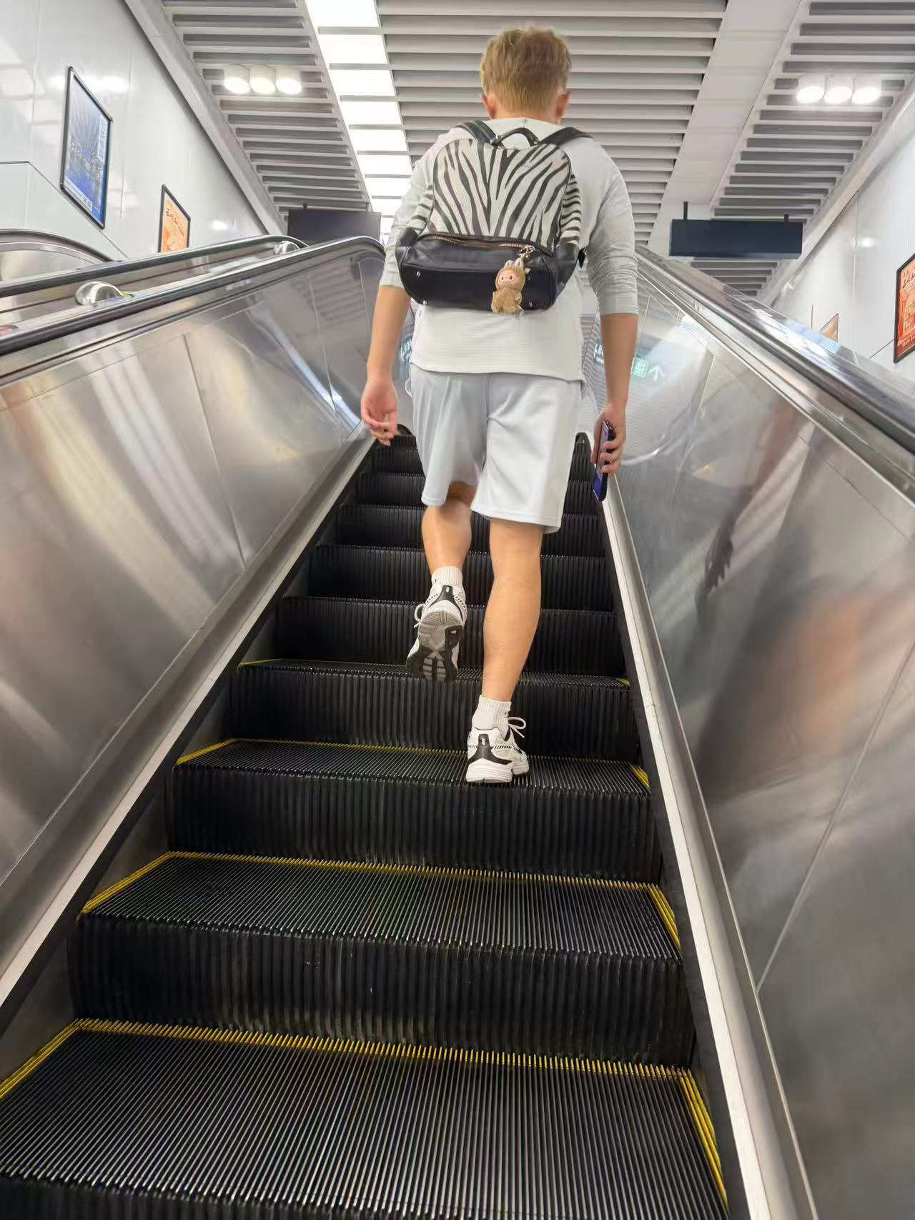 上班路上的偶遇今日份未带帽子的帅哥[污][污] ​​​