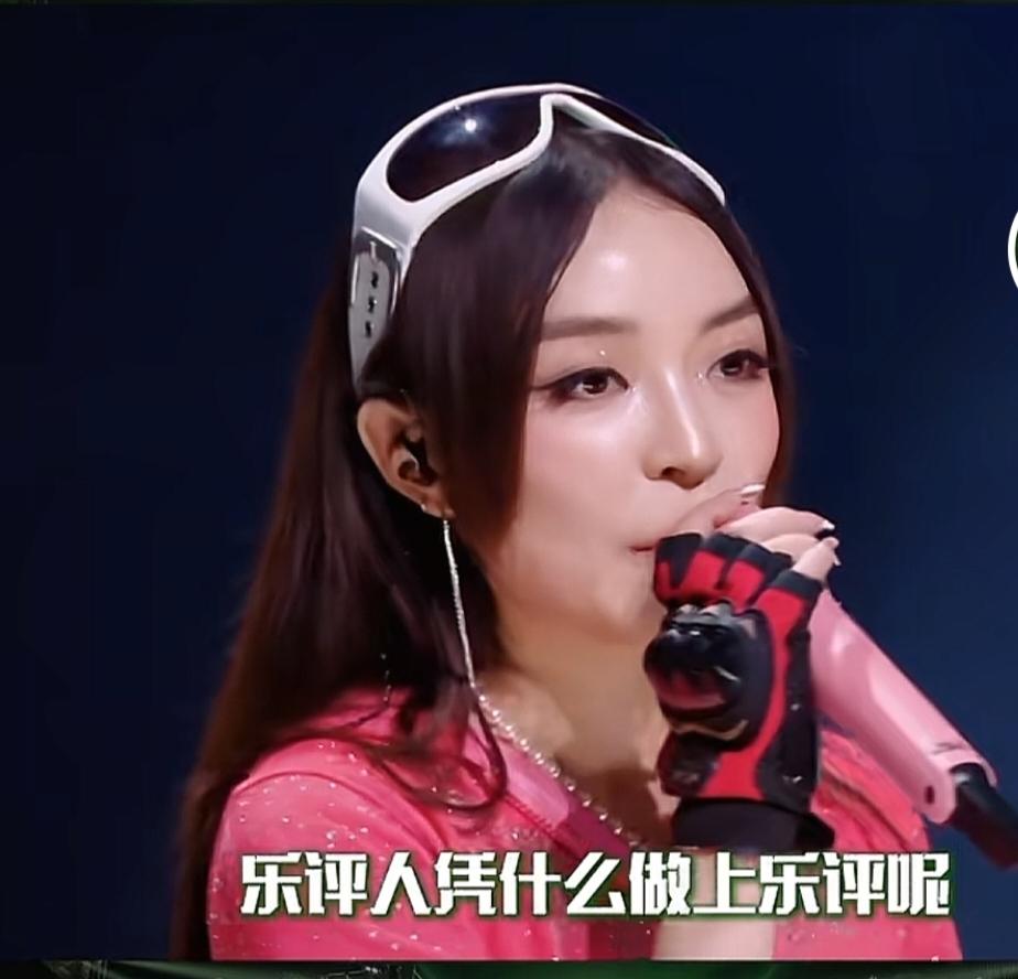 梁源真的遇上对手了，VaVa就是来教他怎么尊重艺人的。
VaVa三连问，梁源你是