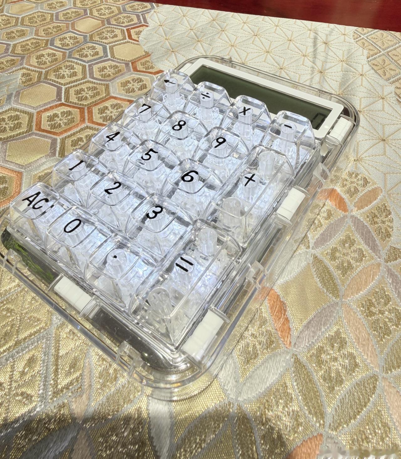 两百多的计算机长这样[泪奔]
真是买了就祛魅了 虽然还是很好看的
但性价比真的不