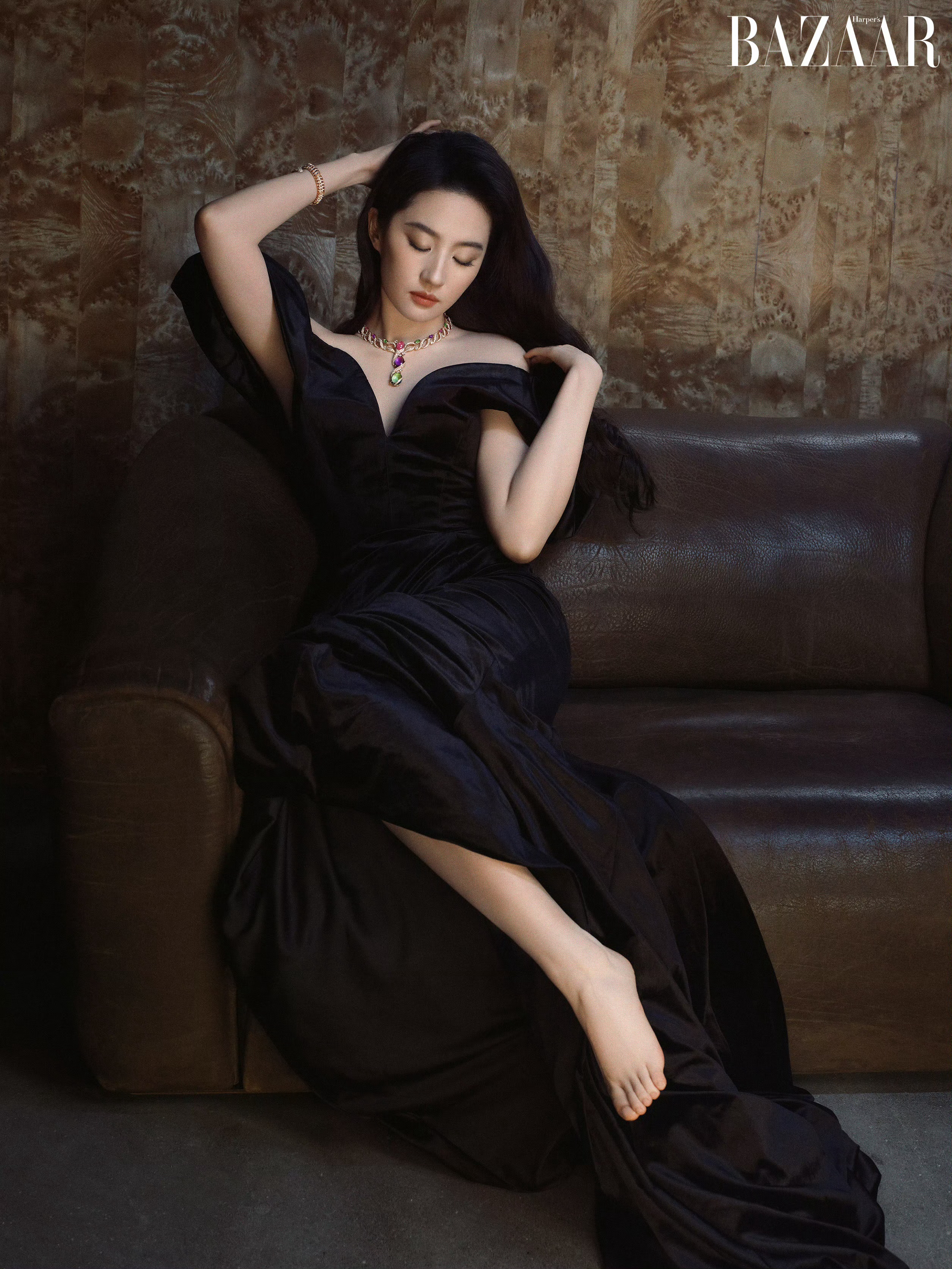 宝格丽：如何这次够大了吧[怒骂]芭莎金九宝格丽高珠金鹰奖 刘亦菲国籍 ​​​