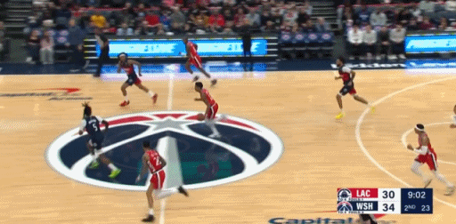 反击跟进上篮~！ 