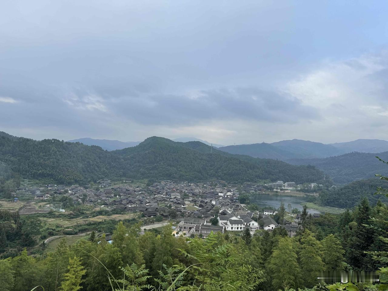 “这古村落真是别具特色！”湖南怀化会同高椅古村，“高椅”村名取得很有意思，因其三