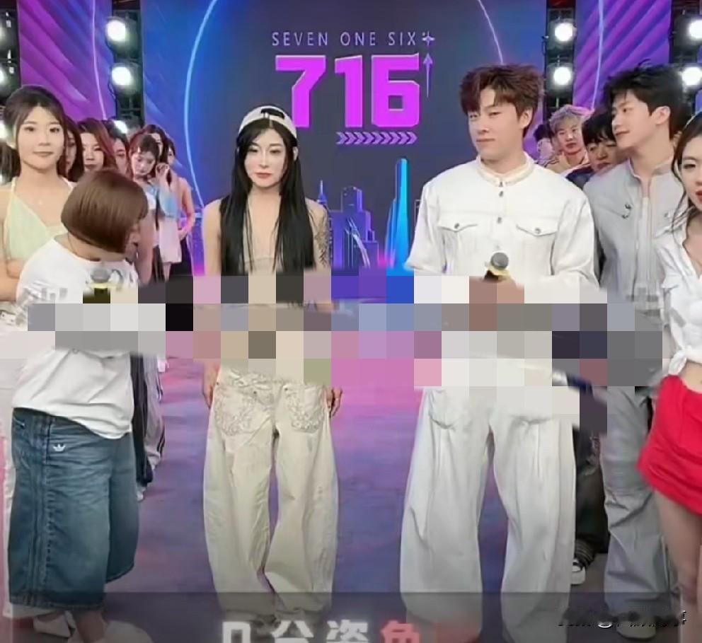 pp琦向小伊伊道歉，甜腻示爱！

          pp琦带团直播，调侃团队女