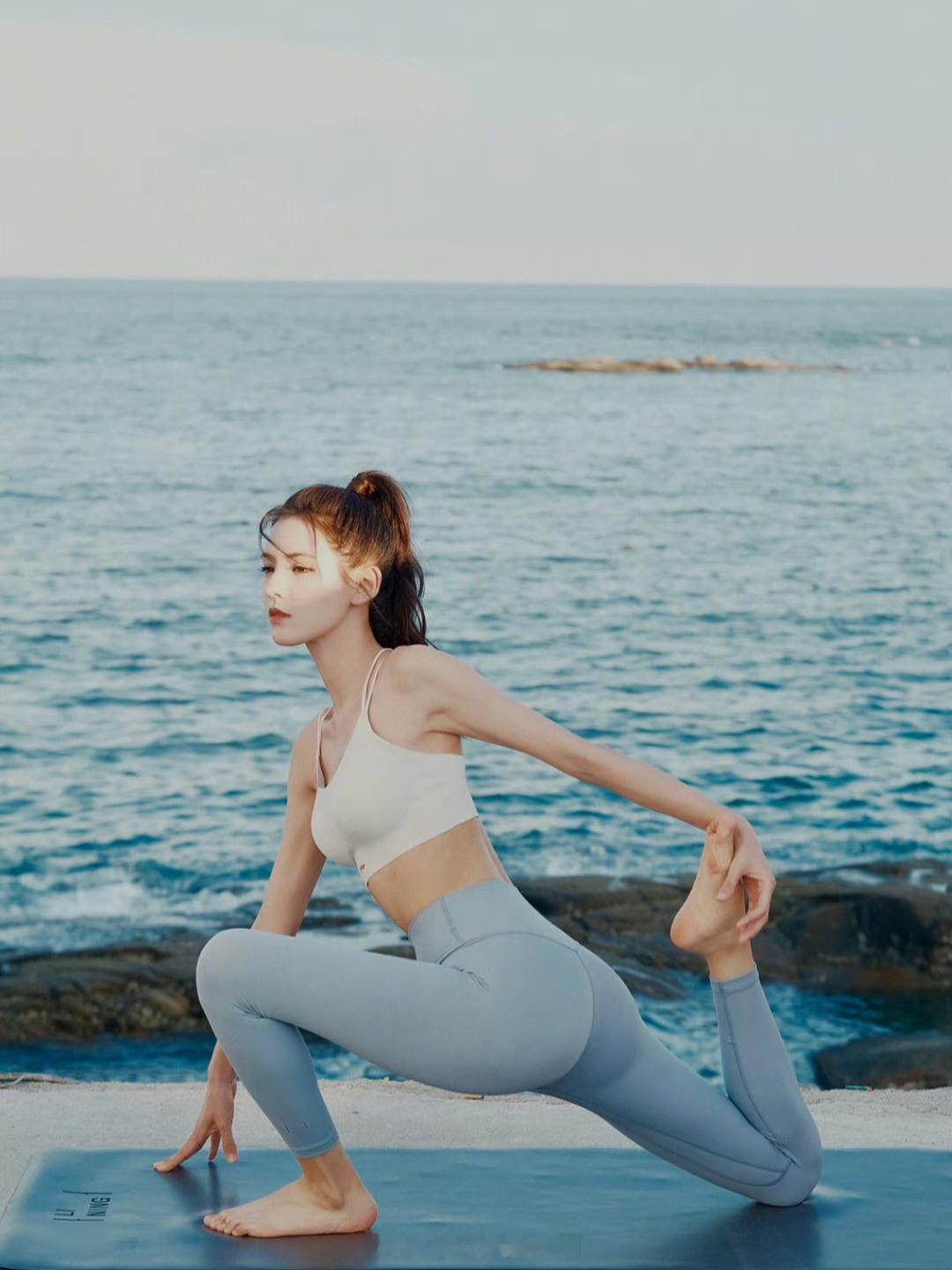 张予曦身材保持得真好 