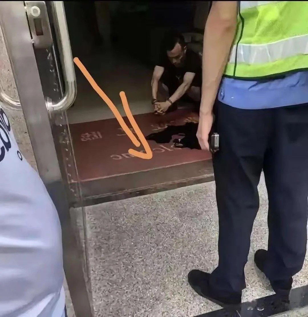 一直想不明白，这样的人怎么想的，偷这个有什么用？卖不出去，也值不了几个钱[允悲]