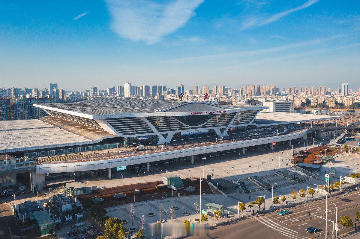 明日铁路宁波站多趟列车因天气原因停运 据中央气象台预报，受寒潮天气影响，1月18