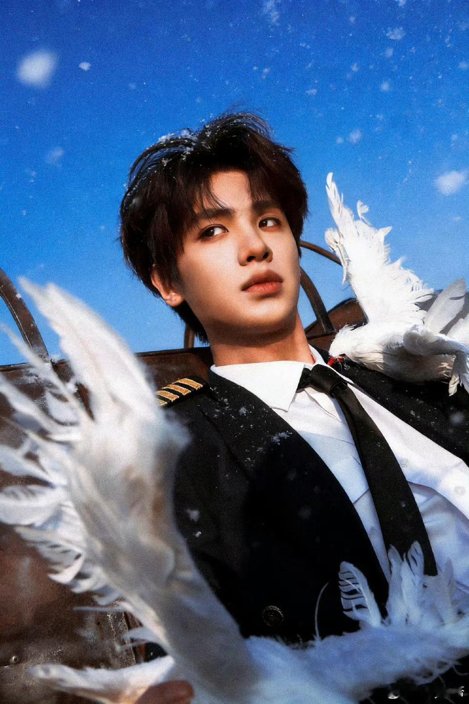 黄明昊24岁生日照黄明昊24岁机长风生日照黄明昊24岁生日快乐机长风超帅的哦黄明