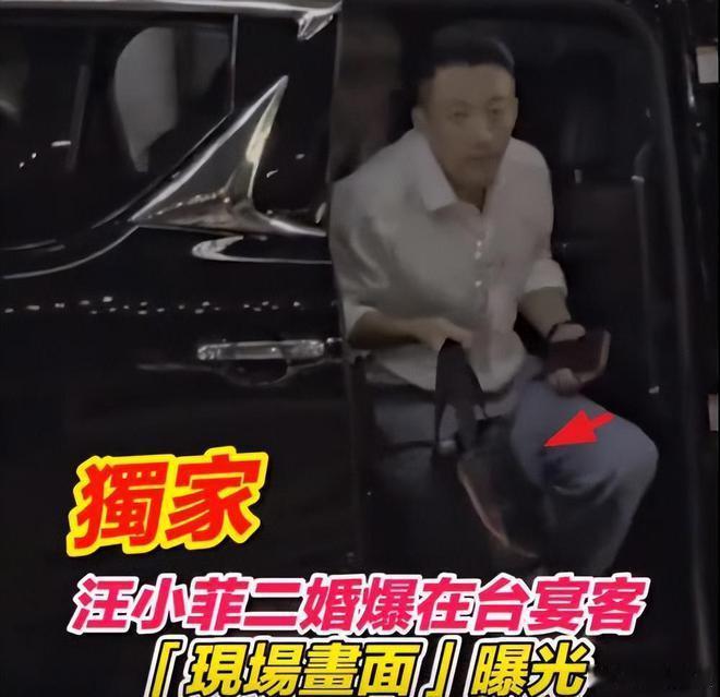 汪小菲带礼物见岳父岳母，手提高档礼盒很大气。7月10日，马筱梅回台北和家人一起庆