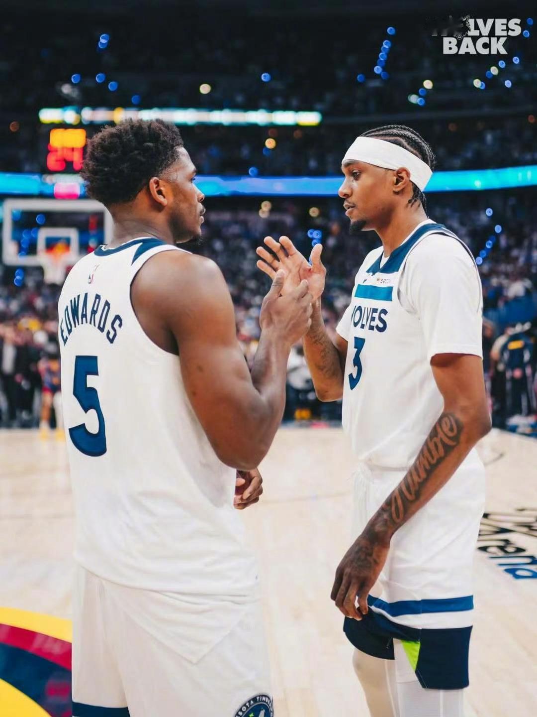 戈贝尔防约基奇，麦丹防穆雷，俩人也都拼到五次犯规极限了。值得一提的是，约穆第四节