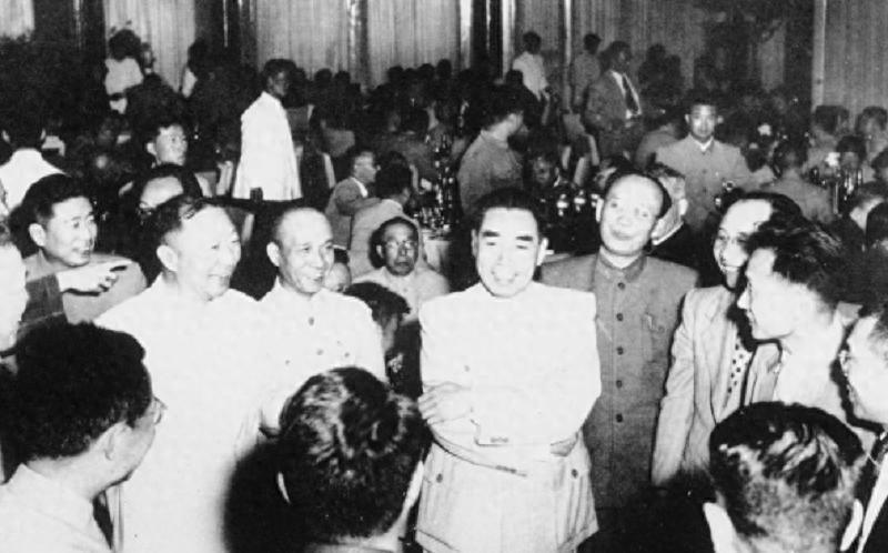 1954年犹太人向我国出售原子弹用浓缩铀，周恩来为何立即下令查明真相？
1953