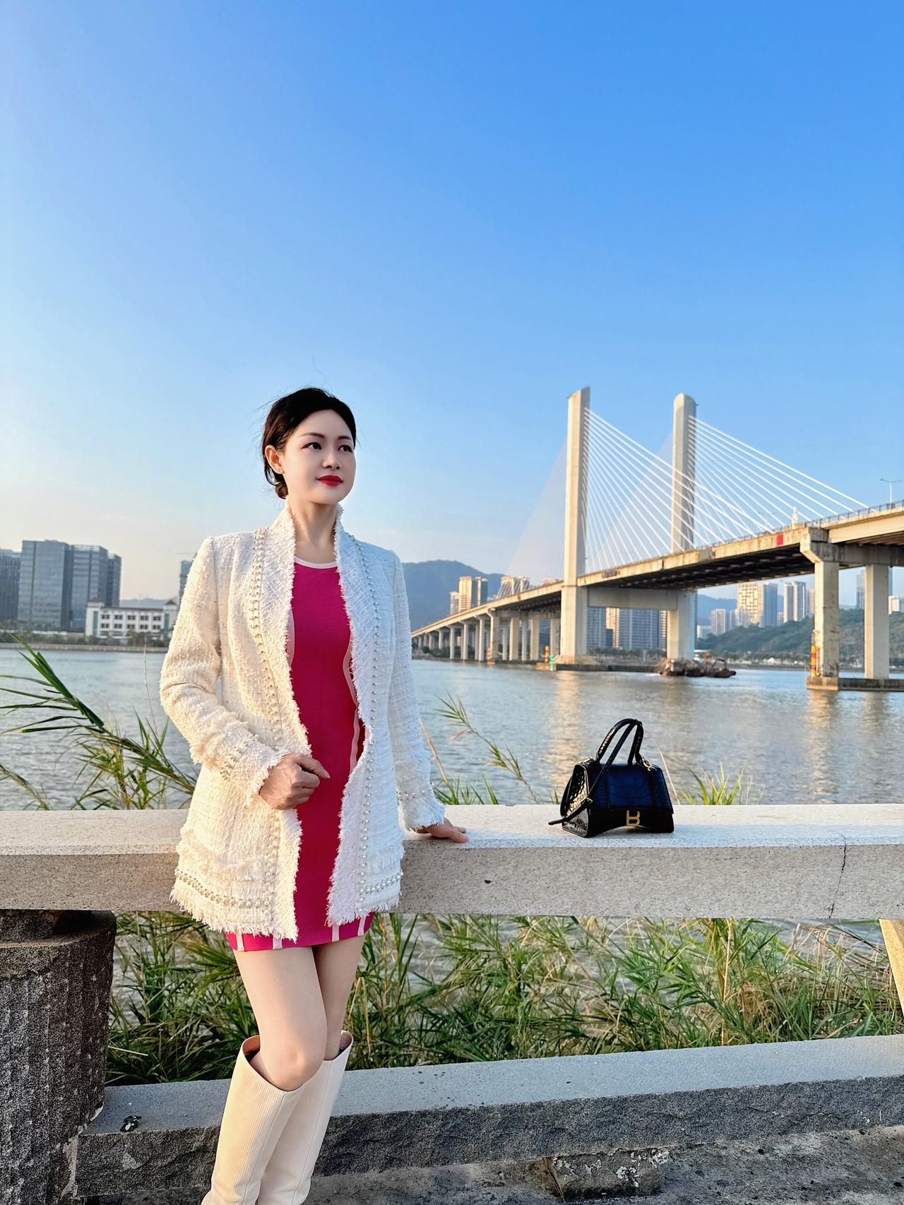 早安！今天是12月25日，冬月初六，六六大顺吉祥日，祝你心顺意顺，前程顺，事业顺