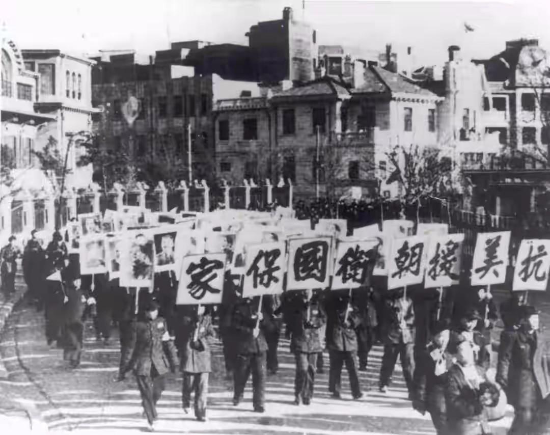 1951年，10万志愿军被美军包饺子，一向淡定自若的彭老总心急如焚连忙向毛主席求