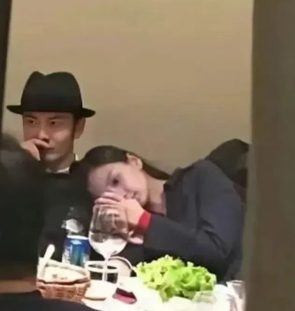 娶到这么漂亮的老婆，黄晓明还舍得离婚，实在搞不懂！ 