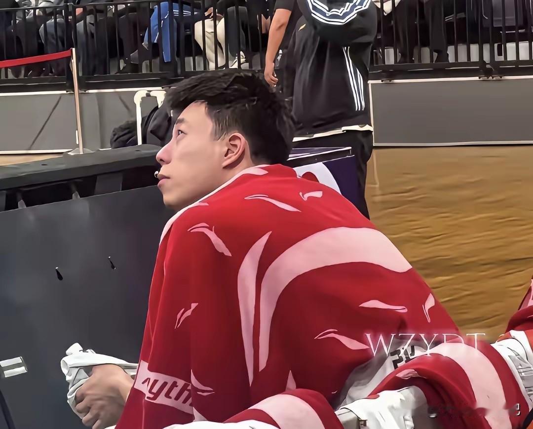 昨晚上海大胜辽宁。张镇麟获得全场最高的16分，赢球后的他没有像以往一样与队友庆祝