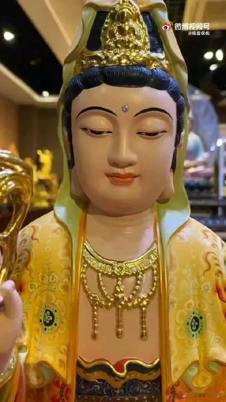 古人留下的金玉良言
左手戴玉，右手戴金。
狗不嫌家贫，儿不嫌娘丑。
女人手指短，