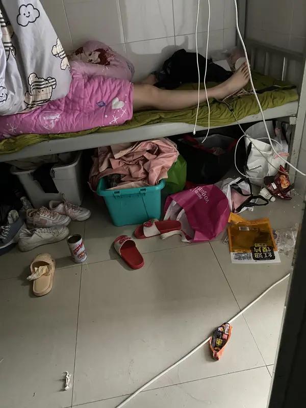 案件核心事实

- 作案手法：郑某在2025年5月至10月期间，容留吴某、杨某等