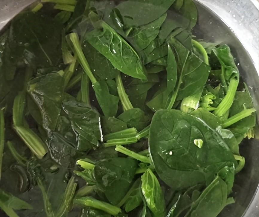 不焯水等于“吃毒”？提醒：4种菜再赶时间，也不要跳过焯水这一步

下厨做饭讲究效