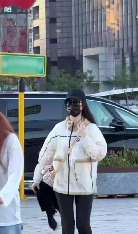刘亦菲现身成都有什么活动吗？ ​​​