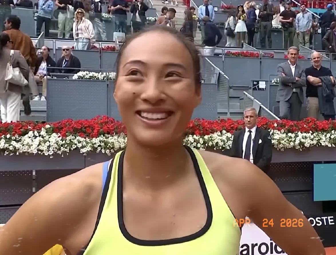 郑欣文赢了！
决胜盘第9局，郑欣文顶住了肯宁的反扑，带出2个赛末点，连拿4分，锁