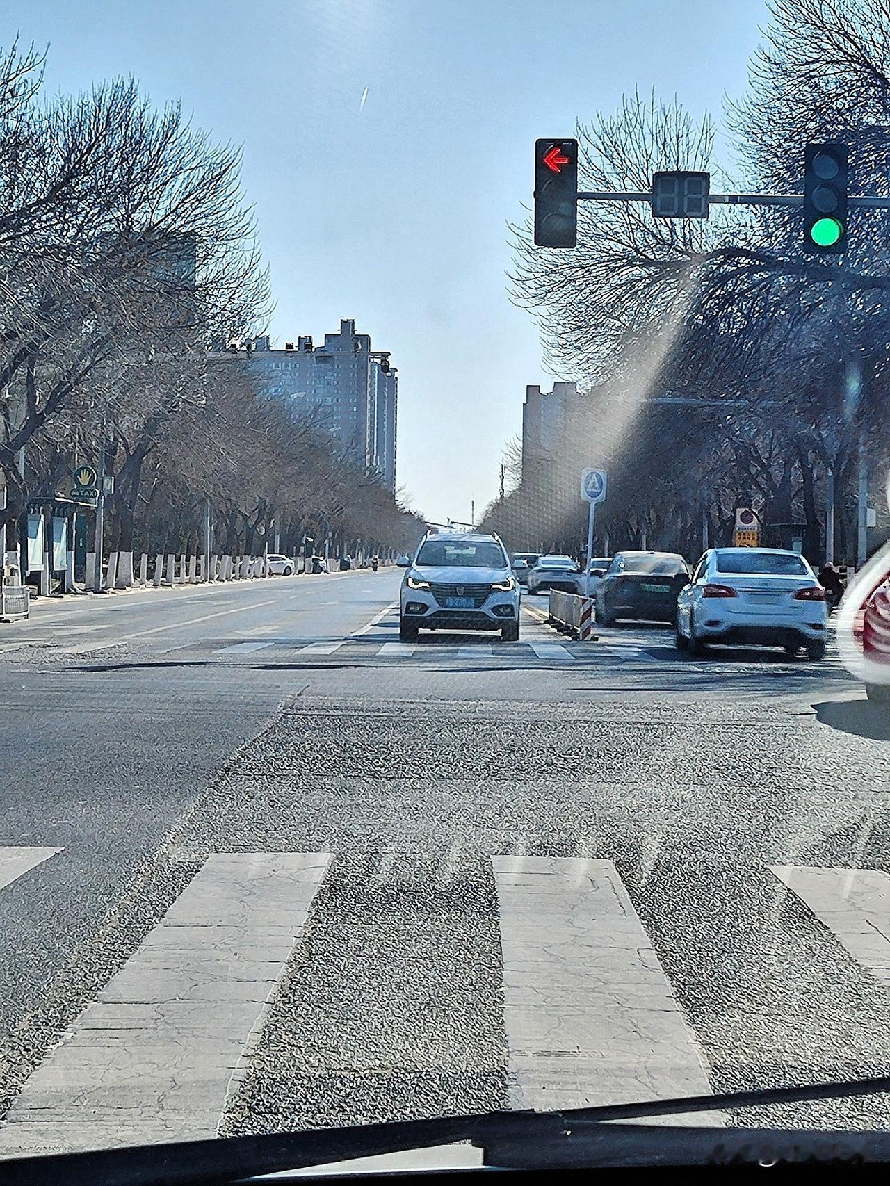 都说燕郊是新城，今天驾车从福成到麦德龙，燕郊海油路北边这几条路已经坑坑洼洼的确有