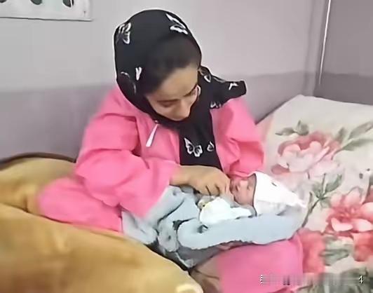 玛丽亚姆产子啦！这消息着实令人欣喜。历经十月怀胎，玛丽亚姆于医院诞下一名女婴。望