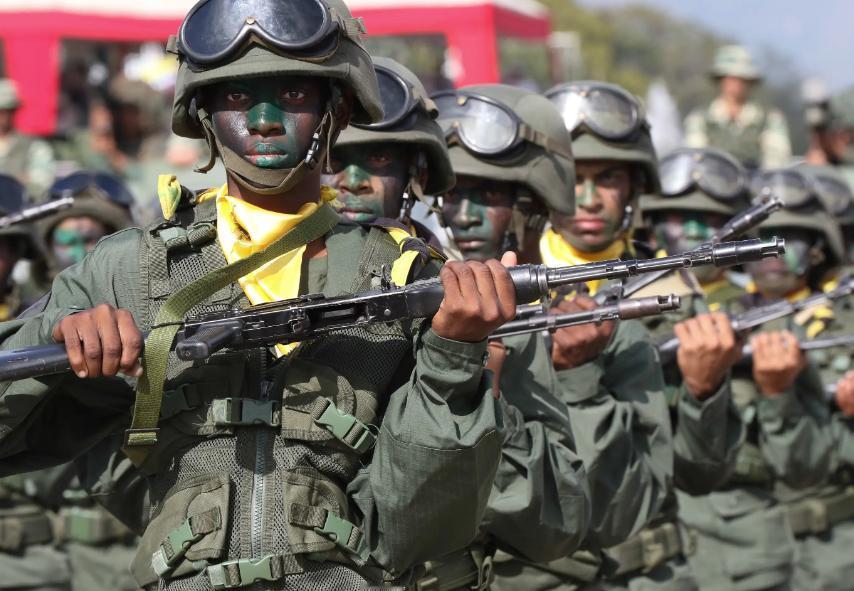 美国闪击委内瑞拉，
却死了32名古巴的军事人员！
据称，这些古巴人都是雇佣的军事