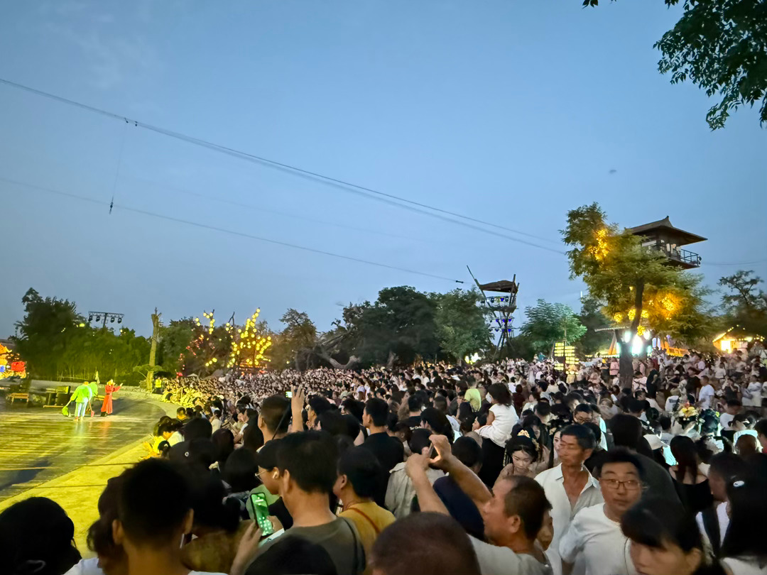 今天感觉全国的人都在万岁山 