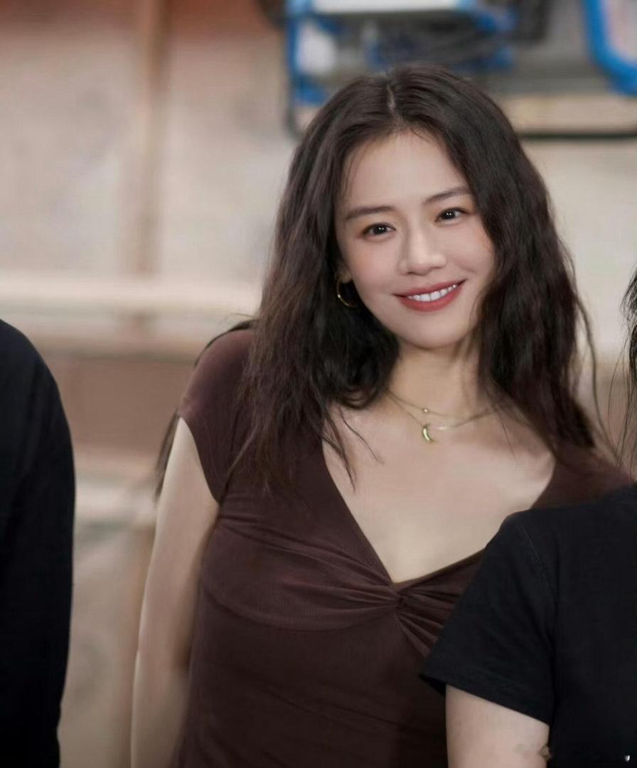 马思纯马思纯旅拍状态 刷到马思纯这组旅拍，第一反应是存图，第二反应是：她怎么还跟