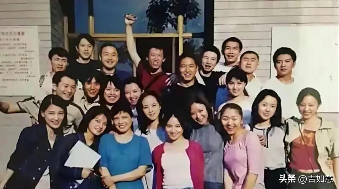 这照片里如果你能认出5个人，证明你眼力真是好[奸笑]