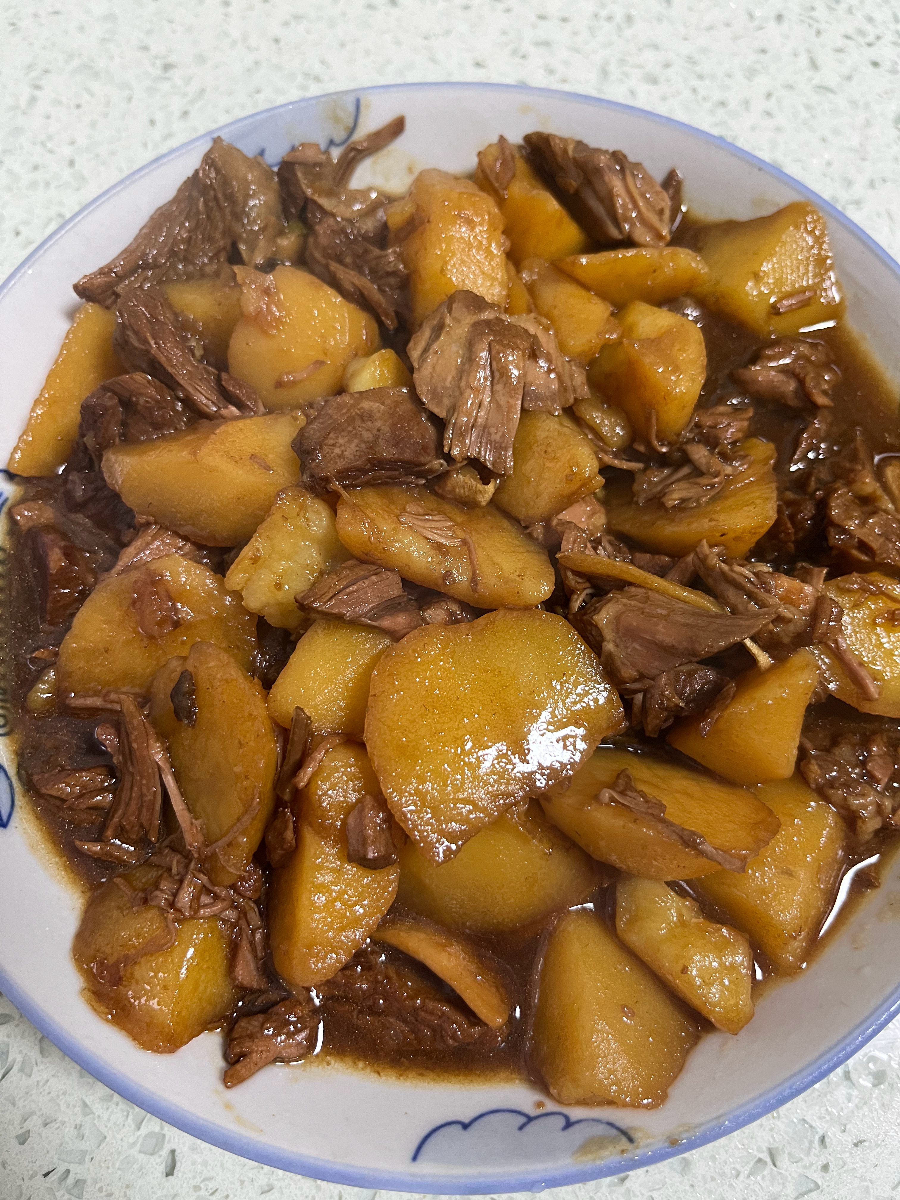 到点儿已到开吃啦！回娘家拿的肉皮冻还是老爸做的好吃啊！ ​​​