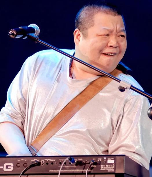 54岁的臧天朔，在死前半年，把2000万的家底和所有值钱的手表、金链子，全砸进了