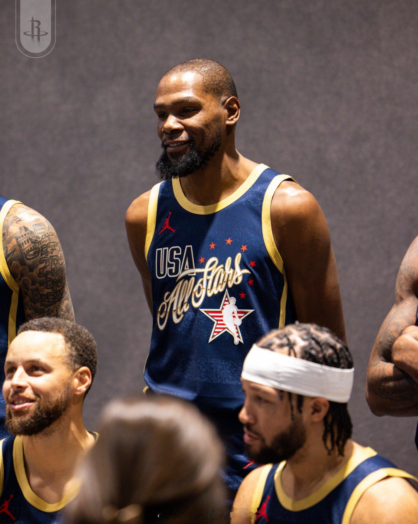 记者：“你前几天关于全明星赛的言论引发了一些讨论，抛开争议，你觉得全明星赛目前的