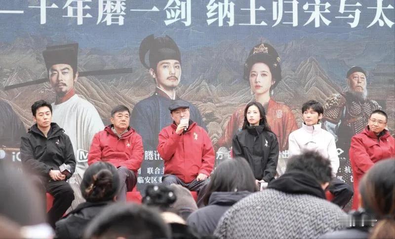 新加坡联合早报称电视剧《太平年》传递反战思想，隐喻两岸关系，召唤和平统一。
喷两