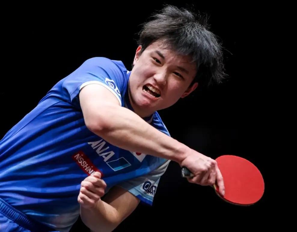 WTT香港总决赛，男单4强决赛张本智和4一3小勒布伦，张本智和突破了直板突破了自