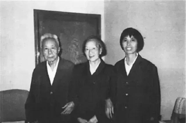 被宣布"牺牲"46年，丈夫在她的讣告上签了字、另组家庭、养了五个女儿。她自己一个
