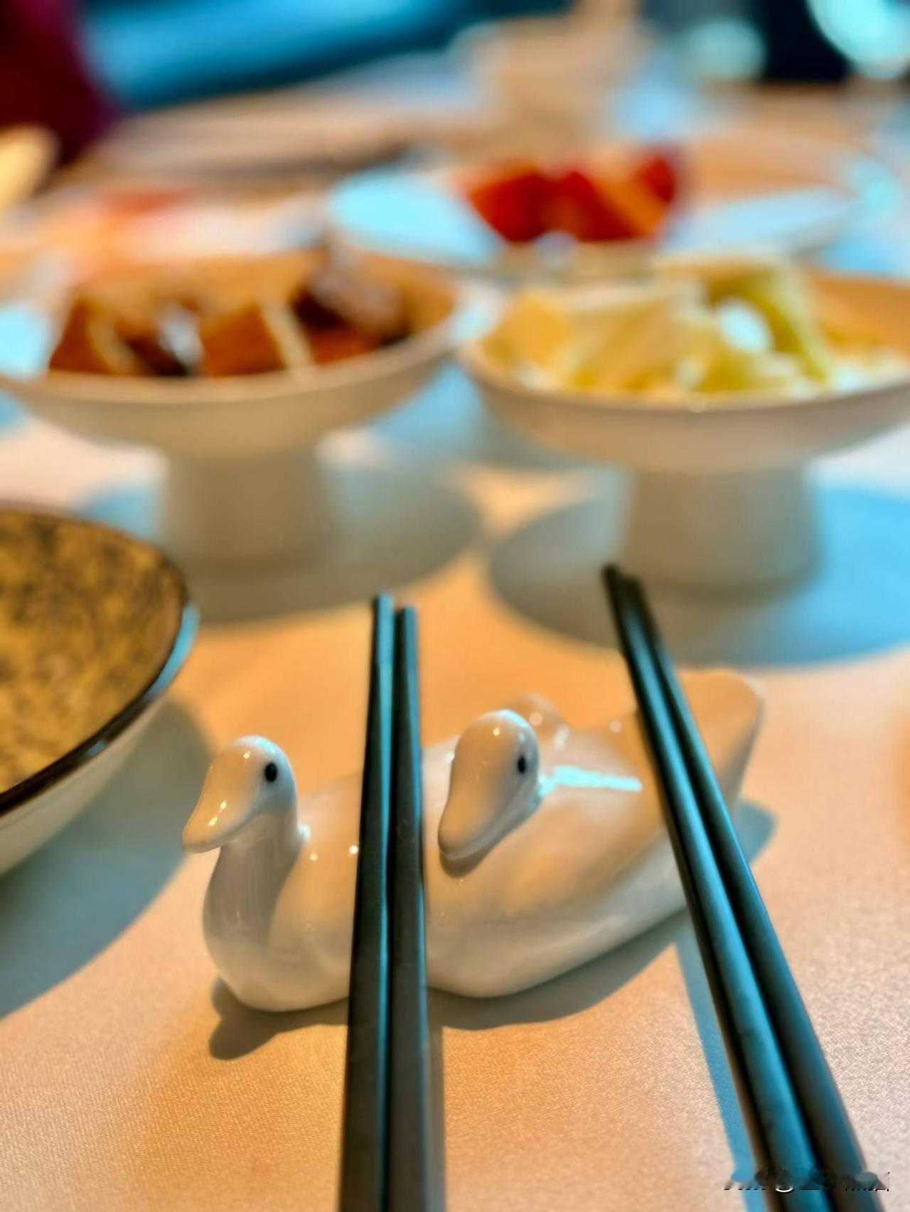 烤鸭。
这是打卡第几家四季民福了？
不是执念，是真的喜欢吃他家的烤鸭，及其它[爱