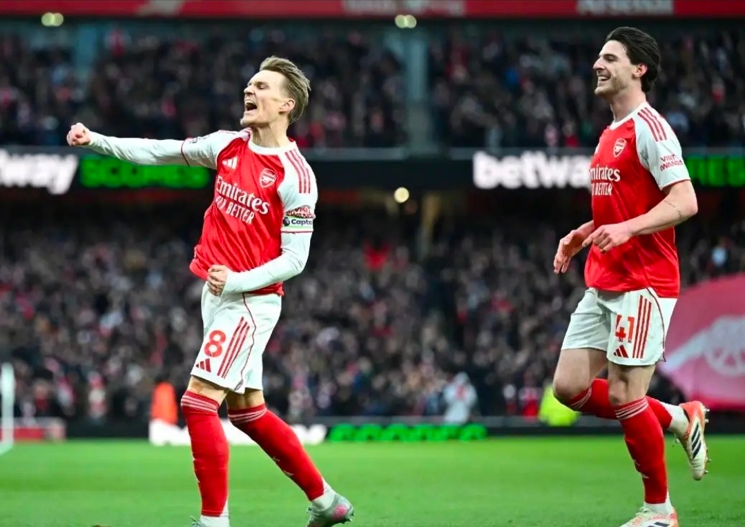 阿森纳2-1布莱顿连续多个赛季冲击英超冠军失败的阿森纳，本赛季早早就坐上了积分榜